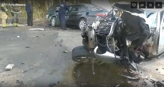 «Ребёнка мы вытащили из леса». В ДТП в Усть-Илимске двое погибли, пятеро пострадали, «Тойота» выглядит страшно | www.fontanka.ru