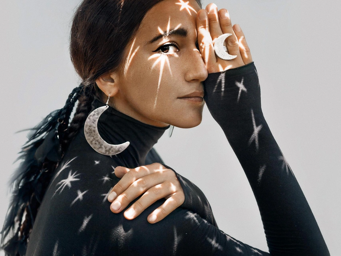 Новолуние в Весах: что ждет знаков в эту особенную ночь | marieclaire.ru