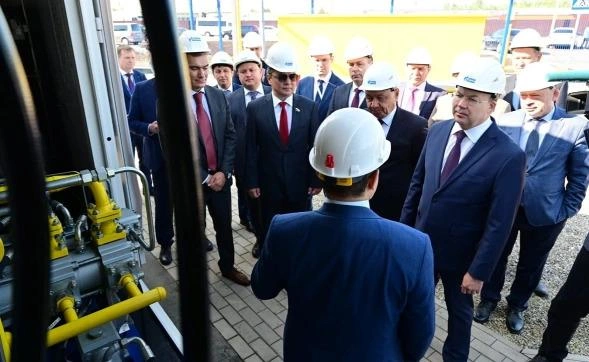 Премьер-министр Башкирии Андрей Назаров во время визита на УКЗ летом 2023 года | Источник: Ufacompressor.ru