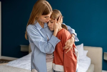 «Дочь уже дважды лежала в центре психздоровья из-за суицидальных мыслей. Как помочь ей?»