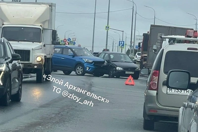 Пробка на Окружном шоссе в Архангельске после ДТП