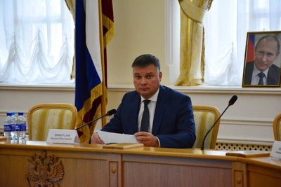 Заместитель губернатора Валерий Виноградов провел комиссию по борьбе с нелегальной занятостью