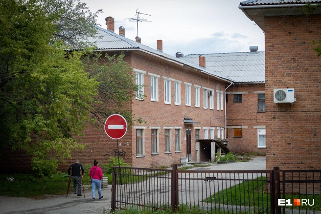 Больница и поликлиника в городе находятся в одном здании | Источник: Владислав Лоншаков / E1.RU