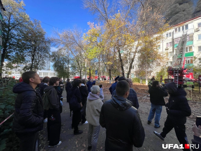 На месте — зеваки | Источник: Андрей Бирюков / UFA1.RU