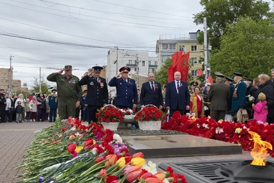 Руководитель СК Калужской области возложил цветы к Вечному огню