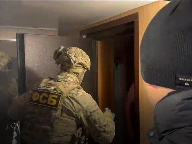 Задержание сотрудницы администрации Купинского района по подозрению в мошенничестве с квартирами для сирот | Источник: Управление ФСБ по Новосибирской области.