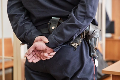 Задержаны четверо после стрельбы в баре на Военной