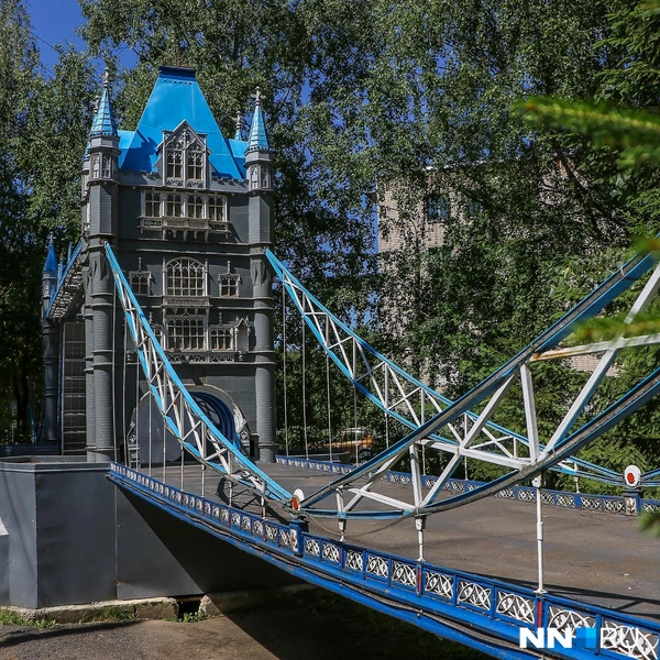 Ночью на мосту включают подсветку | Источник: Наталья Бурухина / NN.RU
