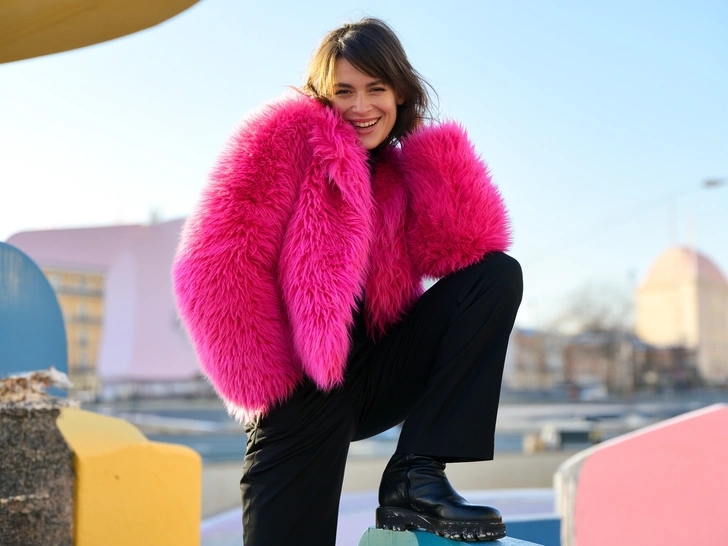 с чем носить шубу, с чем носить короткую шубу, с чем носить искусственную шубу, с чем носить норковую шубу, с чем носить белую шубу, с чем носить длинную шубу, с чем носить шубу с капюшоном | Источник: theDay/higgsfield 