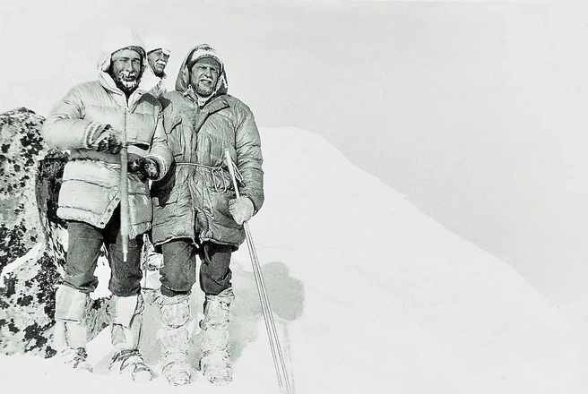 Давно популярны в регионе и походы в горы. Замерзшая борода&nbsp;— почти обязательное условие покорения финальной точки маршрута | Источник: Владимир Коровин / pastvu.com