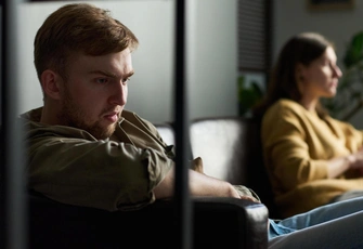 «Парень попрекает меня за то, что в 29 лет я еще не замужем»