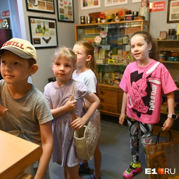 Детям полезно посмотреть на вещи из Советского Союза | Источник: Дмитрий Емельянов / E1.RU