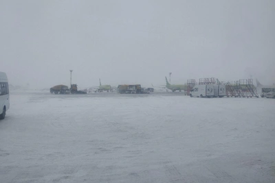 Снежная мгла накрыла дороги Новосибирска