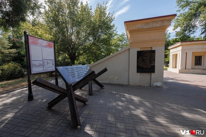 Хочется надеяться, что памятники будут аккуратно вписаны в новую концепцию сквера | Источник: Алексей Волхонский / V1.RU