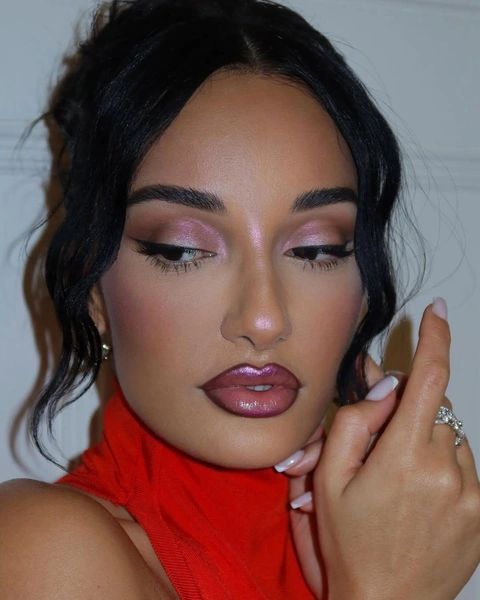 Источник: @sophiasinot