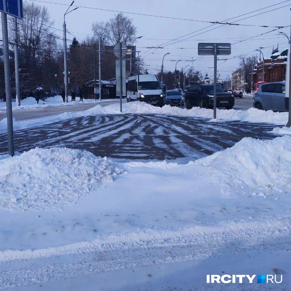 Центр города 14 января выглядел недоубранным | Источник: Ксения Власова / «ИрСити»