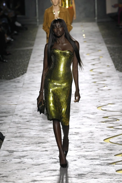 Versace ss25 | Источник: Legion Media