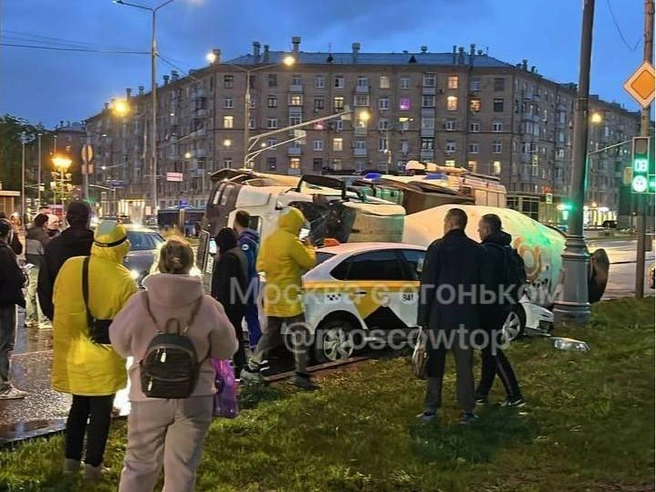 Крупное ДТП произошло у станции метро «Бутырская» | Источник: Москва с огоньком / T.me