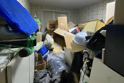 В Казани жильцы пожаловались на запах от соседней квартиры-склада