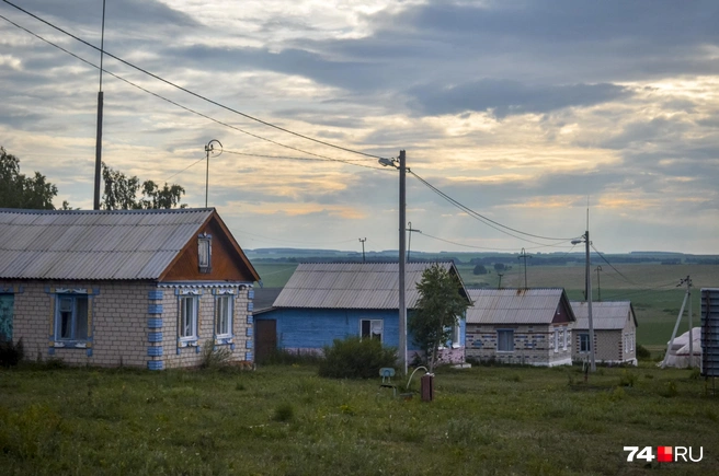 Рядом есть бывший детский лагерь «Звездный». После закрытия его отдали ученым, оттуда выходит несколько научных экспедиций | Источник: Виталий Гущинский