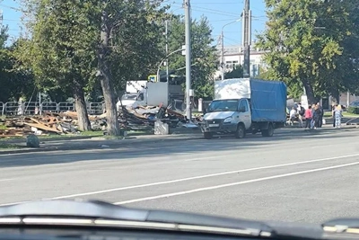 В Челябинске снесли остановку на гостевом маршруте