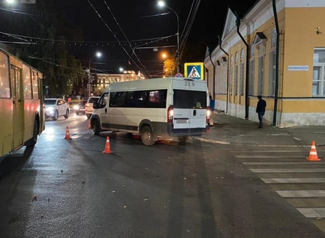 На улице Ленина маршрутка сбила подростка на «зебре» | ya62.ru