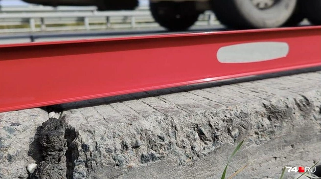 По одной из версий, неровное покрытие может приводить к повышенной амплитуде колебаний полуприцепа | Источник: читатель 74.RU