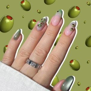 Оливковый маникюр: 9 трендовых зеленых дизайнов ногтей на осень 2025