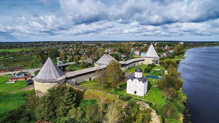 Крепость «Старая Ладога»: Старая Ладога, Волховский район, Ленинградская область | Источник: Караванов Лев/Wikimedia Commons