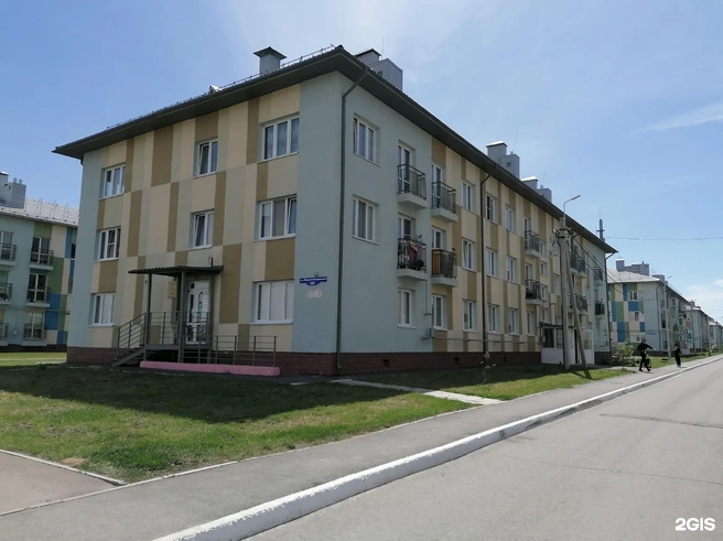 На первом этаже находится детская и взрослая поликлиники, а также женская консультация | Источник: 2gis.ru