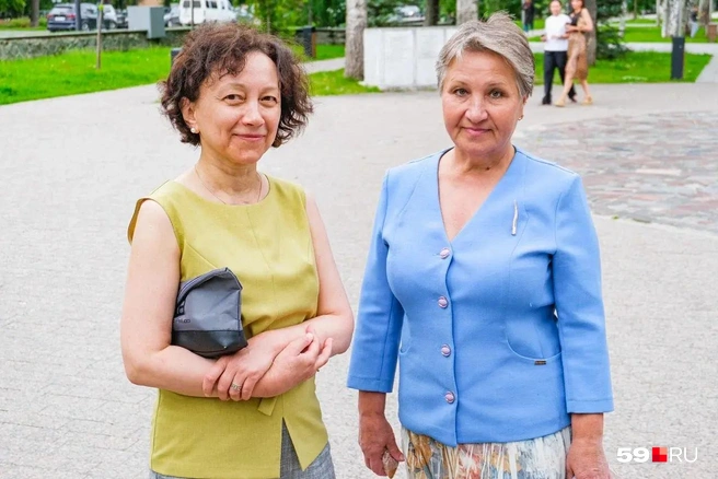 Галина Петровна (справа) и ее подруга Наталья Валентиновна эмоционально поделились своей позицией  | Источник: Тимофей Калмаков / 59.RU 