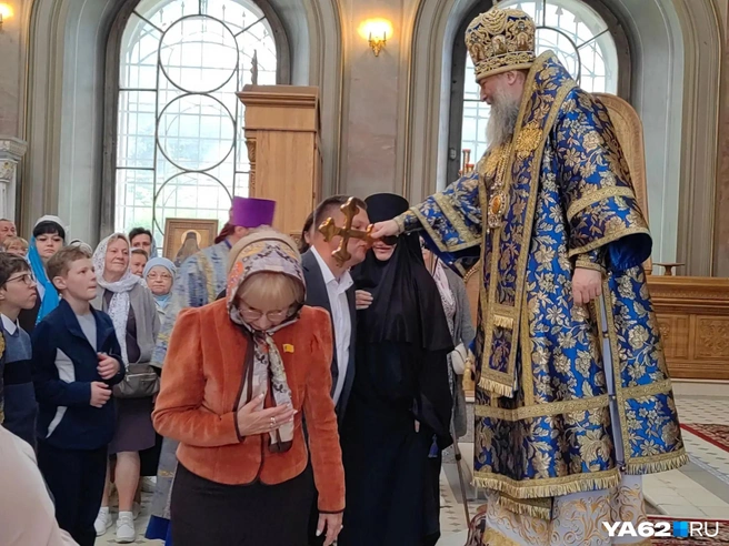 В молебне принимали участие представители городской власти | Источник: Кристина Мельникова / YA62.RU