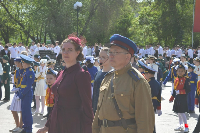 Танцоры в одежде времен Великой Отечественной | Источник: Анастасия Баринова / 56.RU