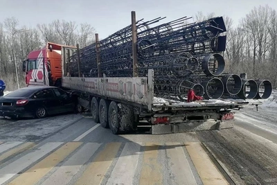 Young Lada Granta driver crashes into rebar truck near Orenburg