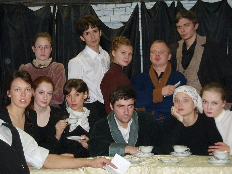 Алина Ланина в театре в 2011 году | Источник: alilanina / Instagram.com*