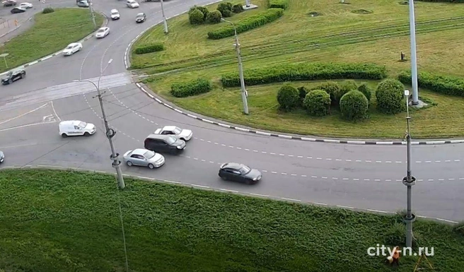 Автомобиль врезался в опору моста в Новокузнецке | Источник: www.city-n.ru