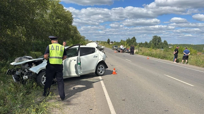 Другой автомобиль улетел в кювет | Источник: УГИБДД по Свердловской области