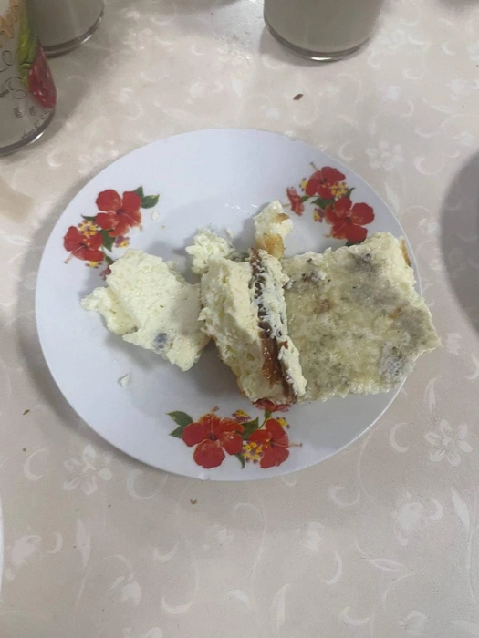 Темные пятна похожи на плесень | Источник: «Коммунальный опер» / T.me