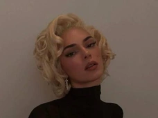 Альба переплюнула Хилтон в пародии на Спирс, а Кендалл Дженнер посягнула на Монро: наряды звезд на Хэллоуин
