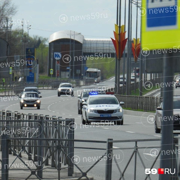 За автомобилем зампреда Совбеза следовал автомобиль ДПС | Источник: Кирилл Хафизов / 59.RU