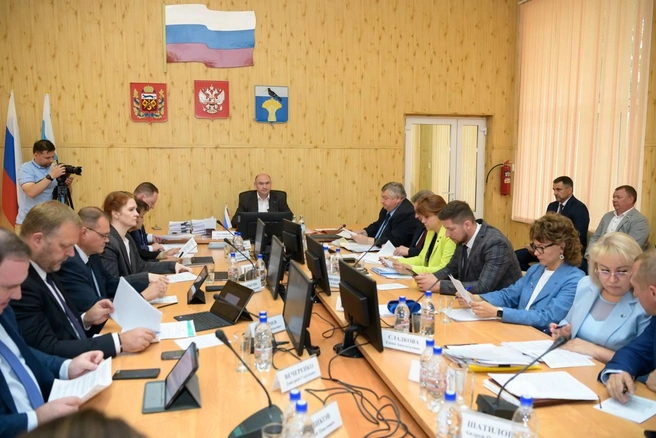 Врио главы минкульта Евгения Шевченко (справа в темно-голубом жакете) высказала свое мнение о документе | Источник: Евгения Шевченко / T.me