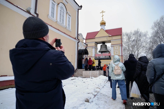 В 13:00 прозвенел томский Царь-колокол, который дал старт шествию  | Источник: Варвара Фролова / NGS70.RU