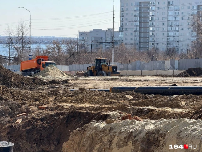 Реконструкция Славянской площади продолжается давно | Источник: Сергей Петунин / 164.RU