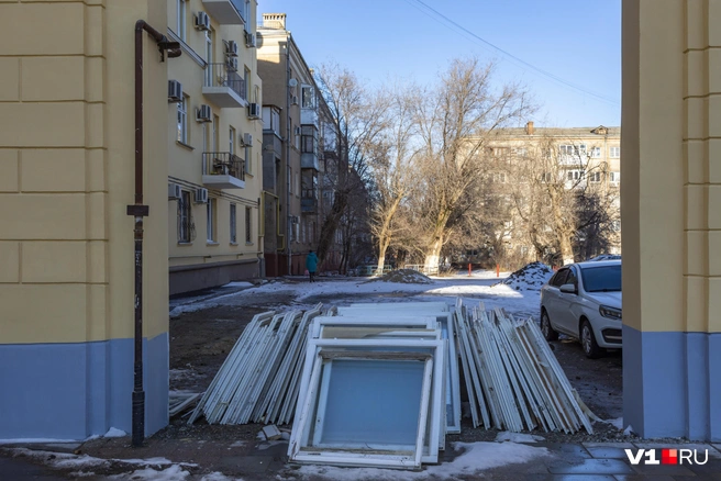 Но капремонт домов продолжается | Источник: Константин Завриков / V1.RU