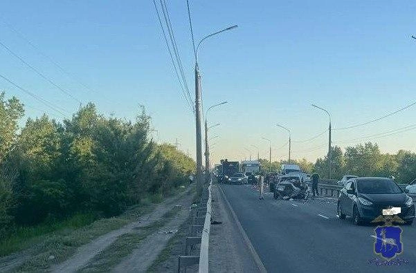 Один из автомобилистов не выбрал безопасную дистанцию | Источник: ГУ МВД России по Самарской области