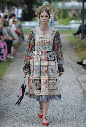 Китти Спенсер, Мэй Маск и другие звезды на подиуме Dolce & Gabbana Alta Moda FW18