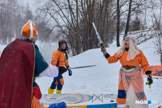 В этом году оказалось несколько похожих костюмов  | Источник: Александр Ощепков / NGS.RU