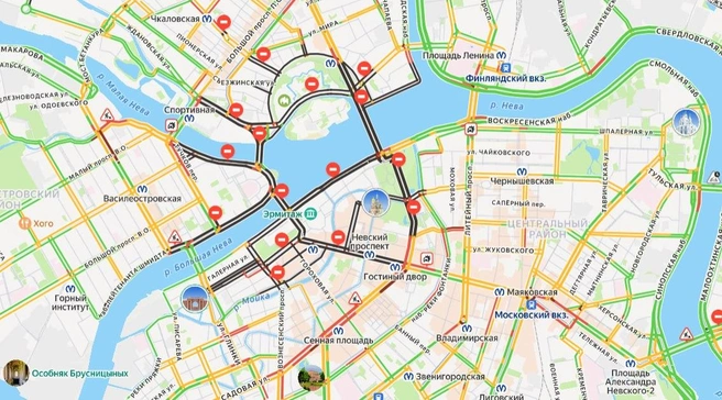 С 14:00 в Петербурге перекрывают движение для транспорта и пешеходов — город готовится к «Алым парусам» | Источник: скриншот страницы сервия «Яндекс.Пробки»