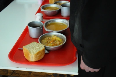 Тюремный рацион против продуктовой корзины: где кормят лучше?