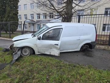 Водитель «Ларгуса» пострадал в ДТП в Ельце | Источник: 48.xn--b1aew.xn--p1ai